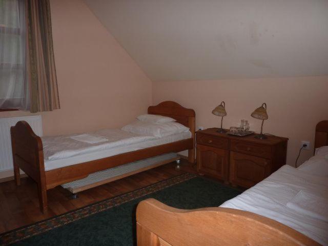 Naspolya Panzio Es Etterem Bed and Breakfast Bátaapáti Rum bild
