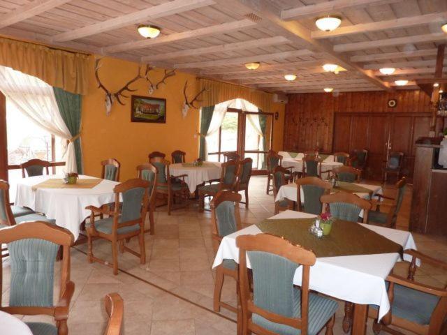 Naspolya Panzio Es Etterem Bed and Breakfast Bátaapáti Exteriör bild