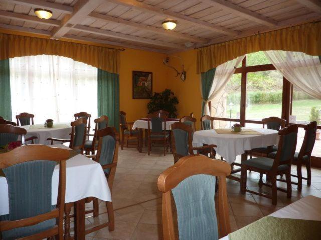 Naspolya Panzio Es Etterem Bed and Breakfast Bátaapáti Exteriör bild
